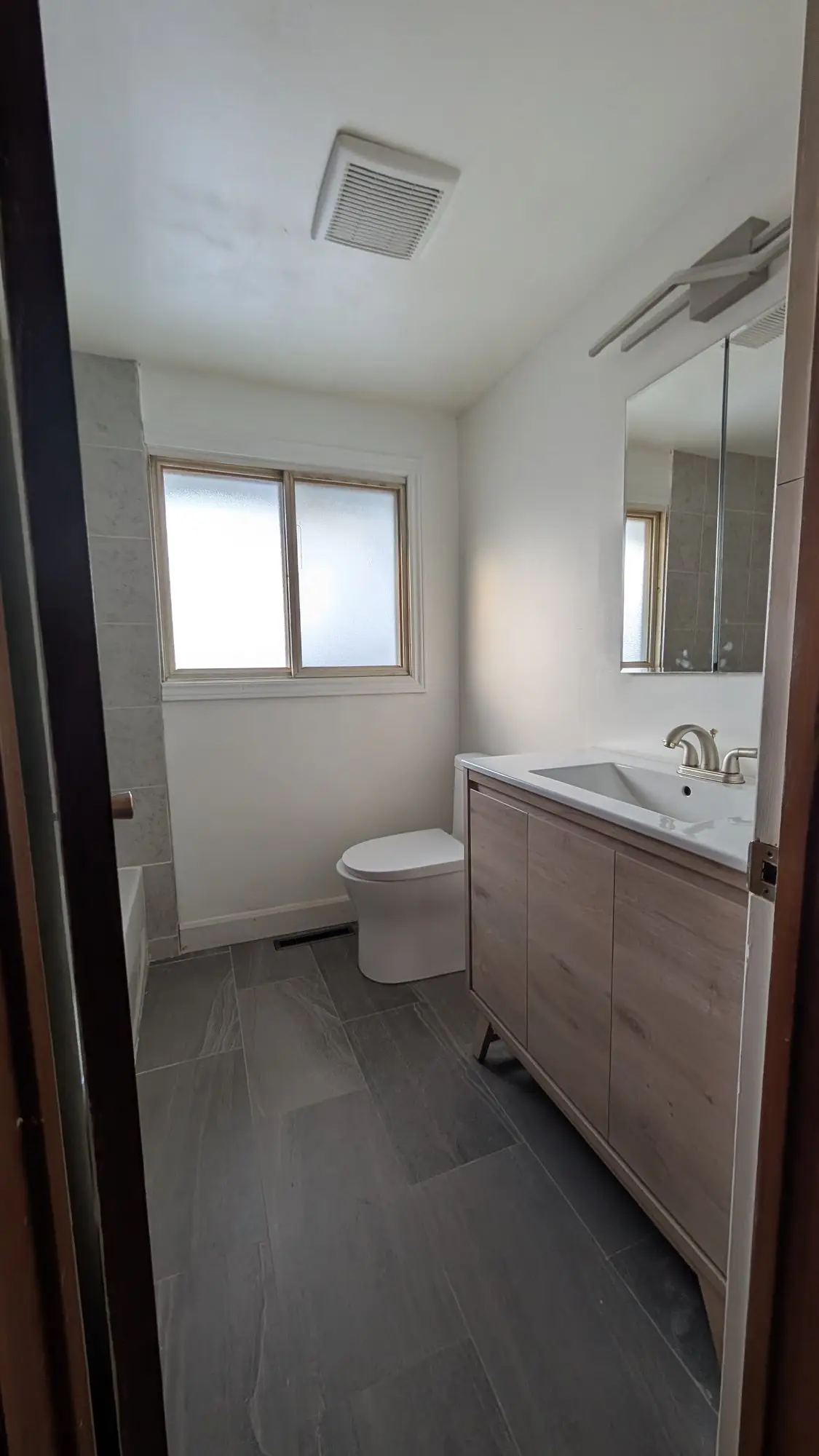 The original bathroom before renovation