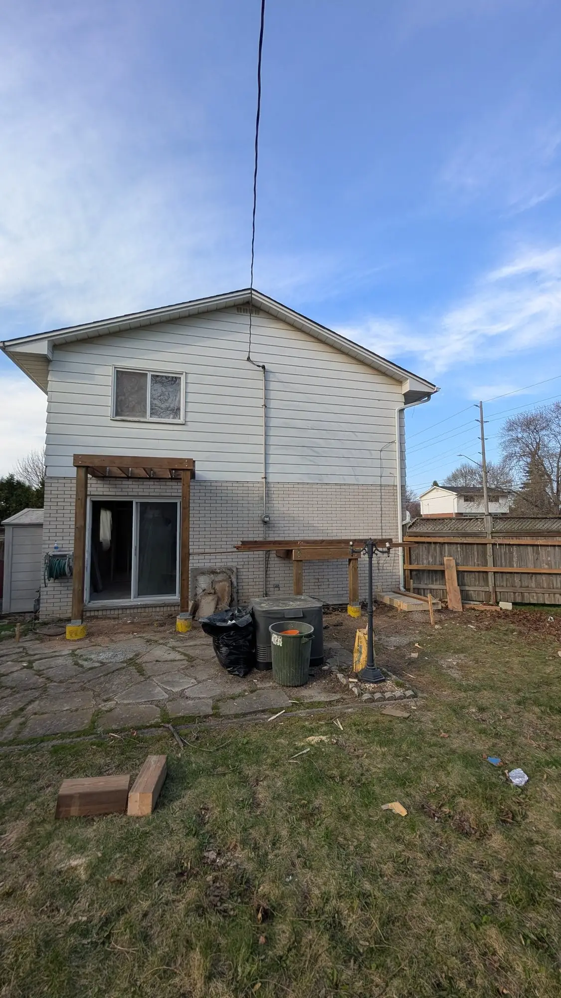The rear elevation with the entrance serving the upper unit