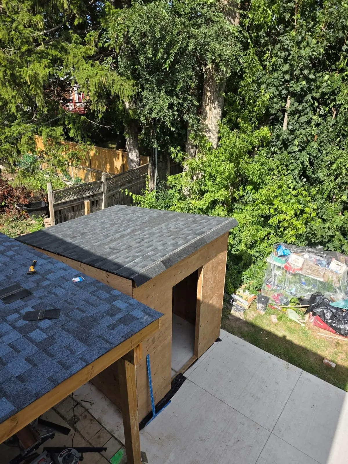 The garden outbuilding framed and roofed at the rear of the lot