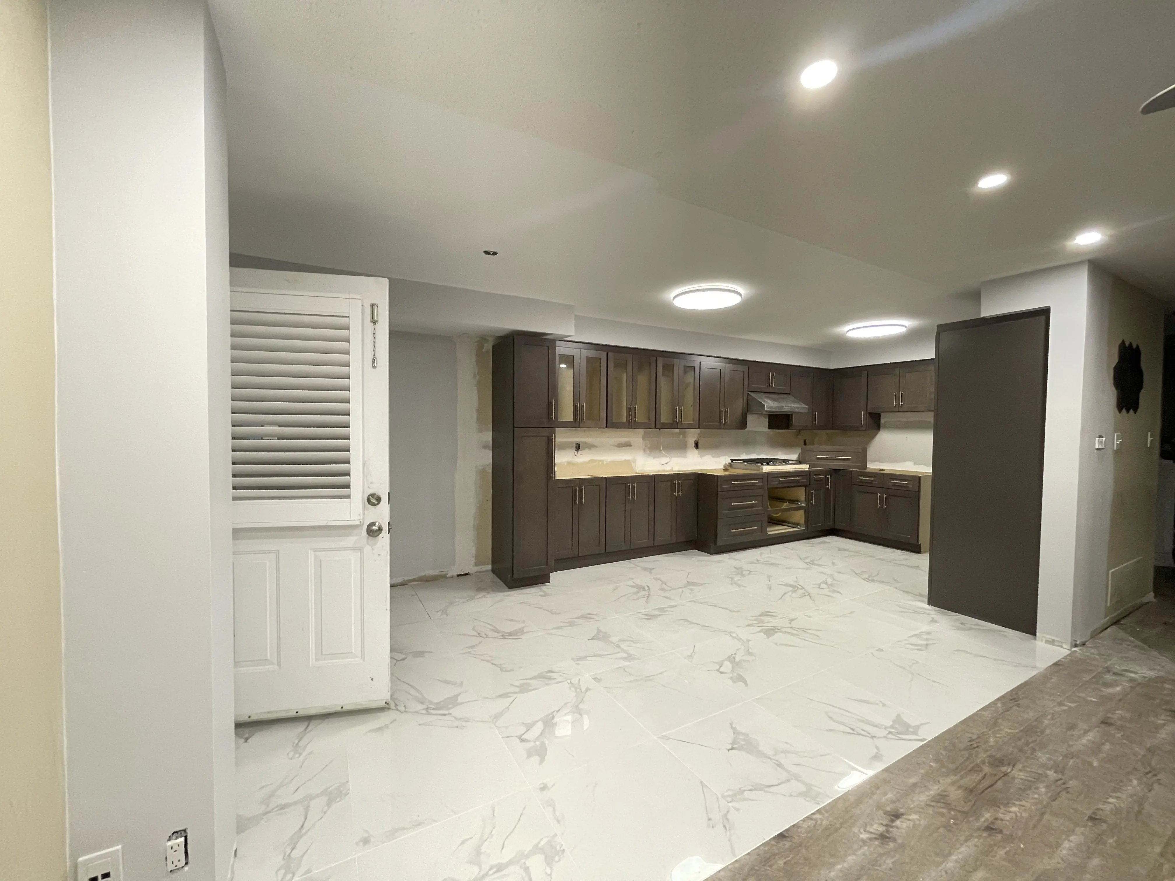 Completed kitchen with full-size appliances and quartz counters